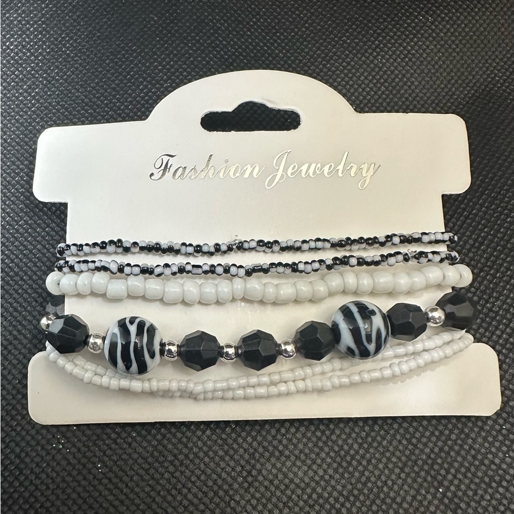 Fashion Jewelry Black and White Beaded Bracelet Set